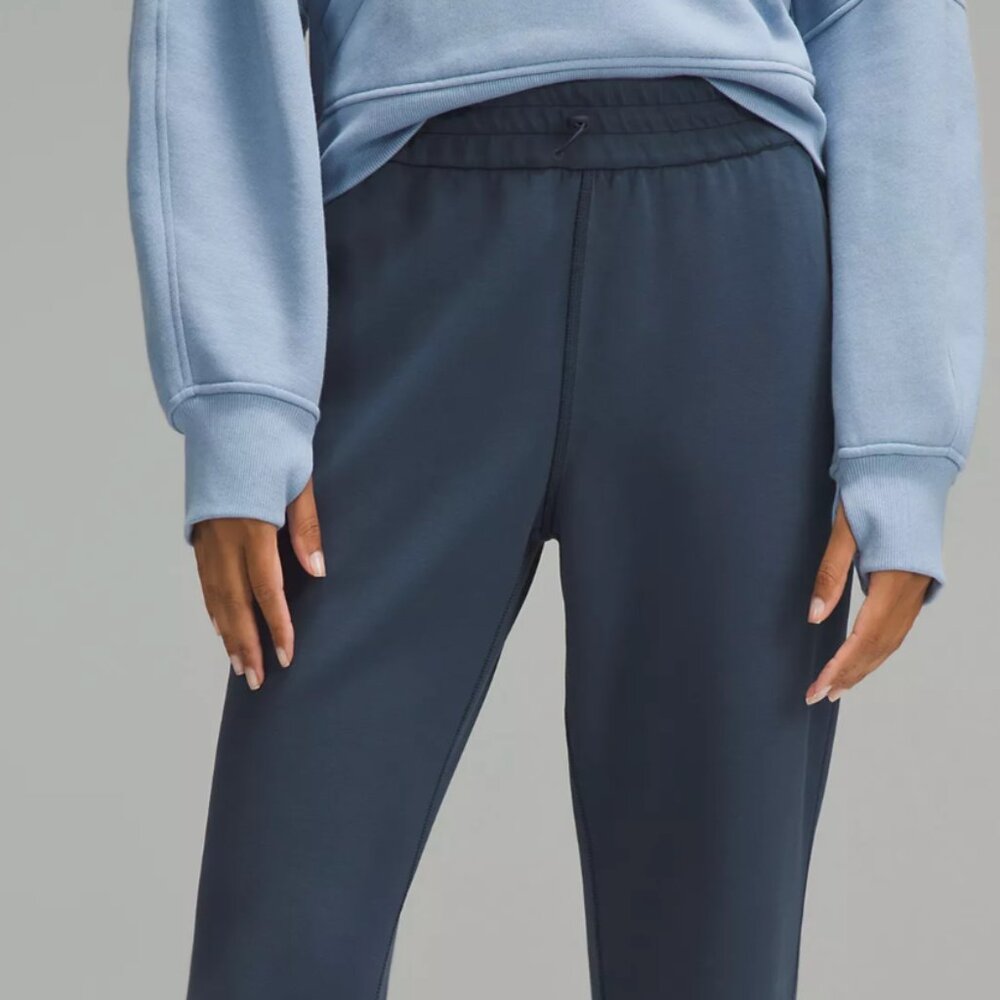 LULULEMON *SOFTSTREAM HIGH-RISE PANT REGULAR SIZE 6 TRUE NAVY WMNS *NWT
